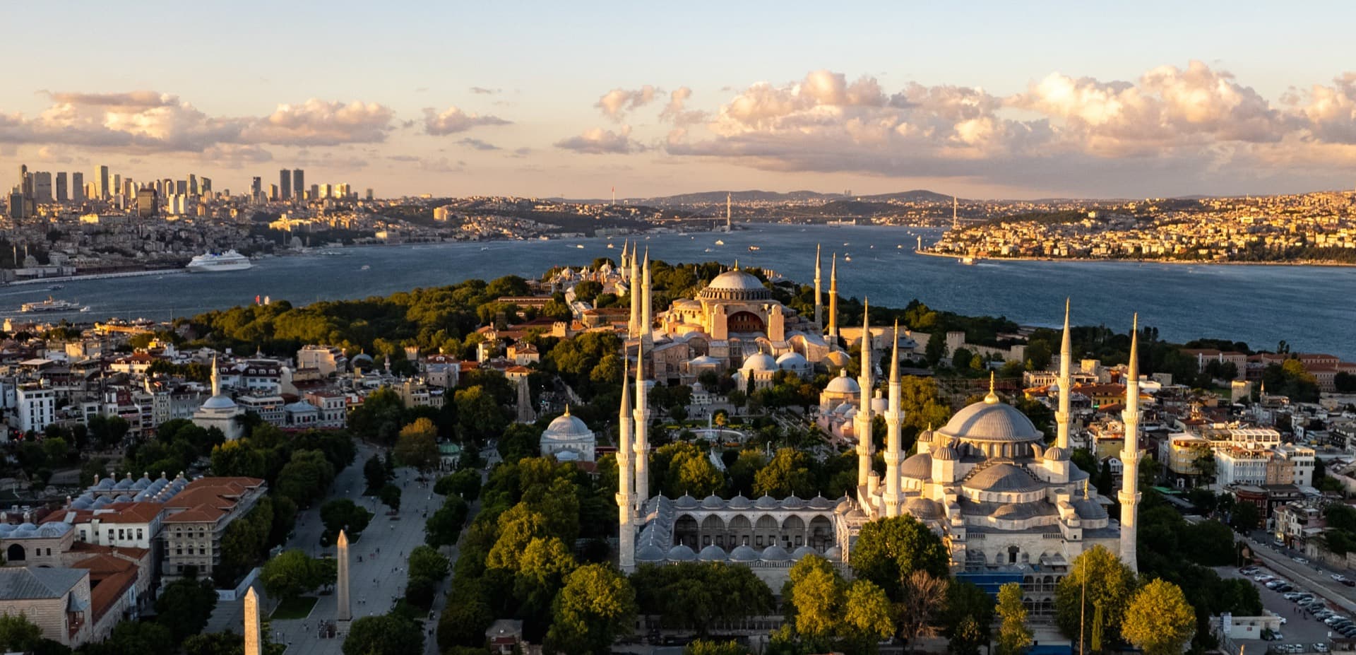 İstanbul'un tarihi yarımadası ve Boğaz manzarası